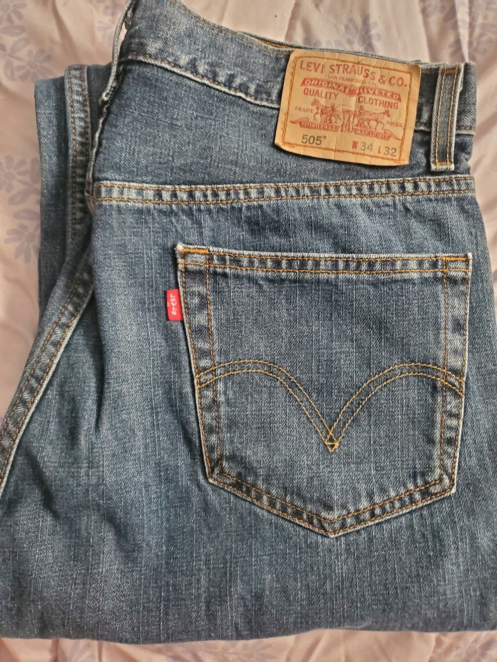 Levi's Straight-Leg Men's Jeans in Medium Blue Wash